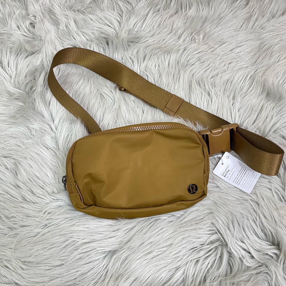 Lululemon everywhere belt bag